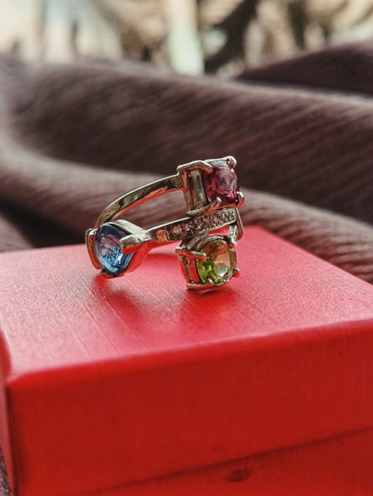 Ръчно изработен пръстен с естествени кристали