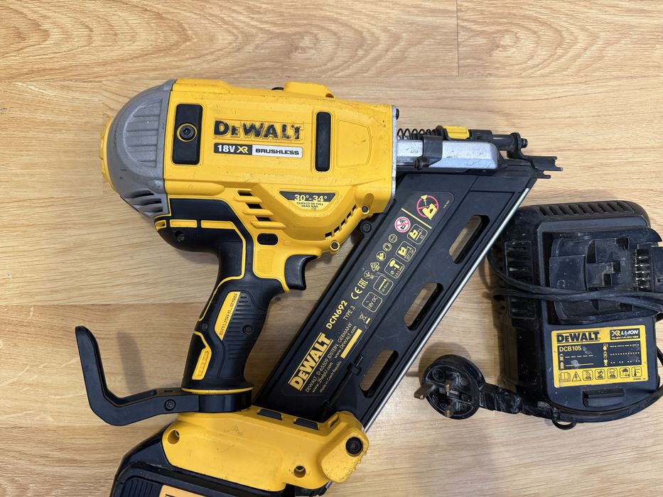 Dewalt DCN692 Такер