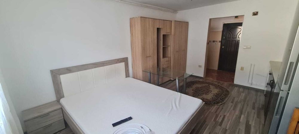 inchiriez garsoniera Zarnesti 24 mp zona DS Smith- Penny