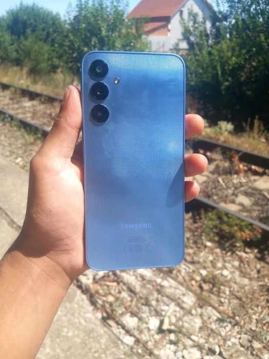 Am samsung galaxy A25 5 GB este aproape nou utilizat 2 luni nu are nici o defecțiune  pe marginea se poate afla arsura de țigare mica dar nu afectează