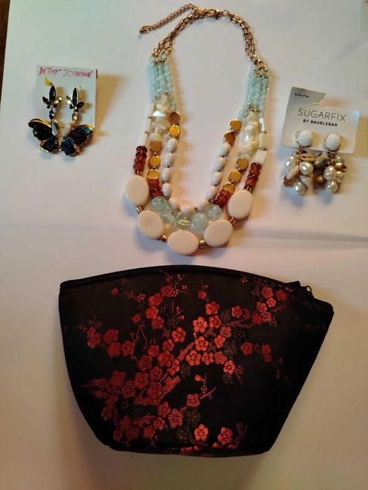 Бижута обеци и колие