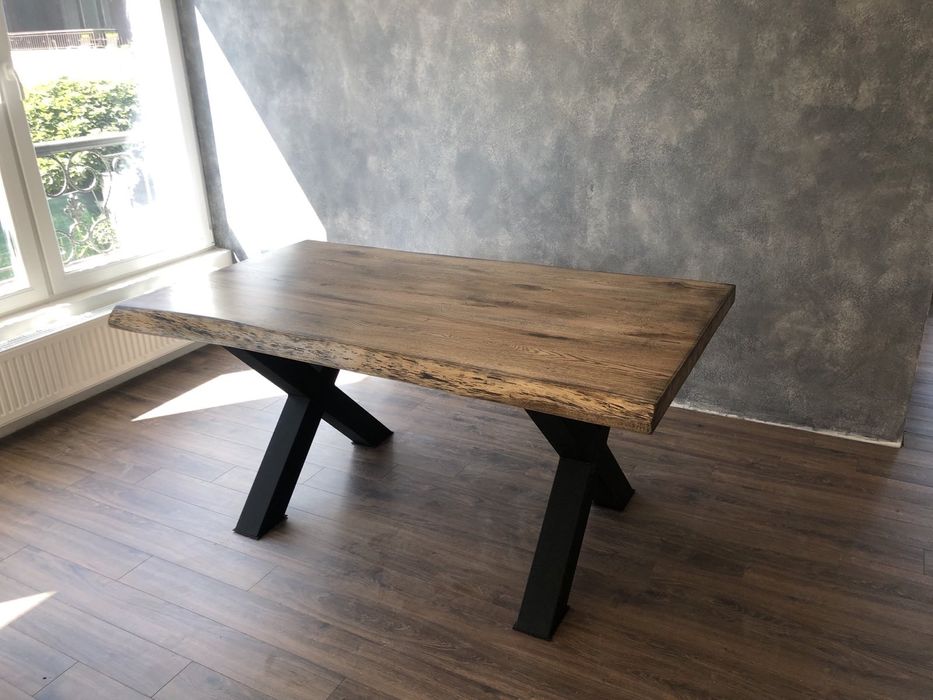 Трапезна маса от дъб състарена с черно