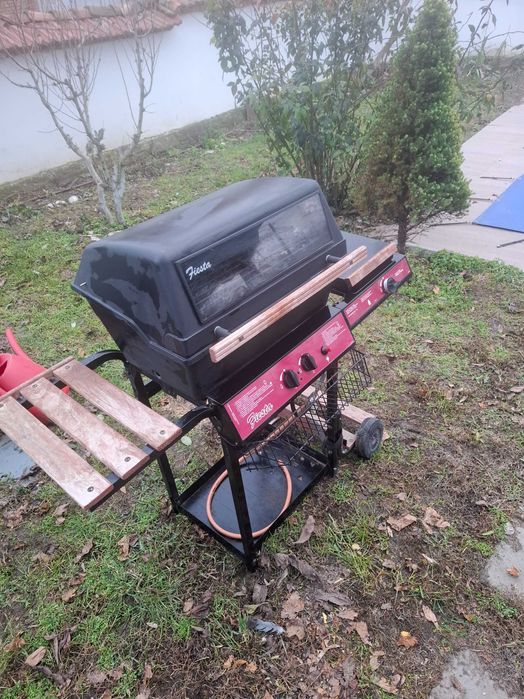 Газово барбекю с мощен котлон (2 кръга на горене) – Отлично състояние!