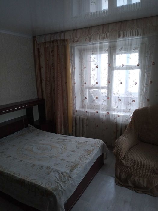 Кровать с тумбами и полкой