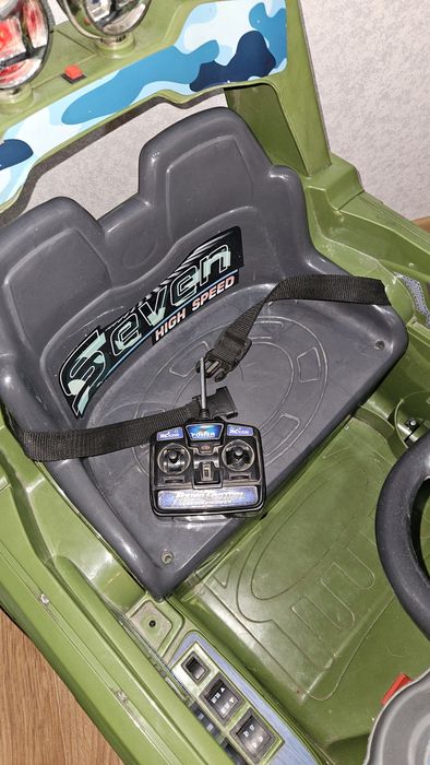 Продам машинку на аккумуляторе