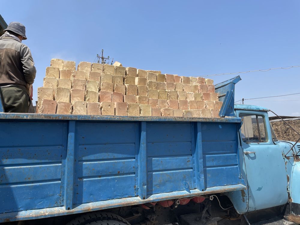 650 сумов. Пишган гишт. Пишган гишт Размеры. Гишт Размеры. Pishgan g'isht PNG