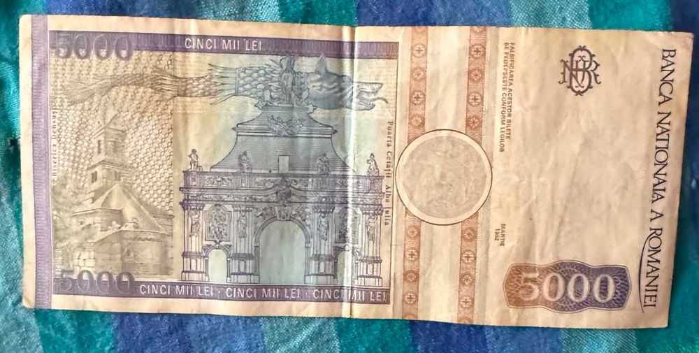 Bancnote de 5000 de lei emisă în 1992, cu chipul lui Avram Iancu, două bucăți