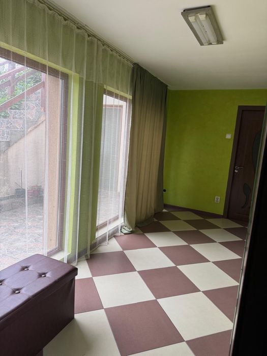 Vând casă locuibilă, mobilată!