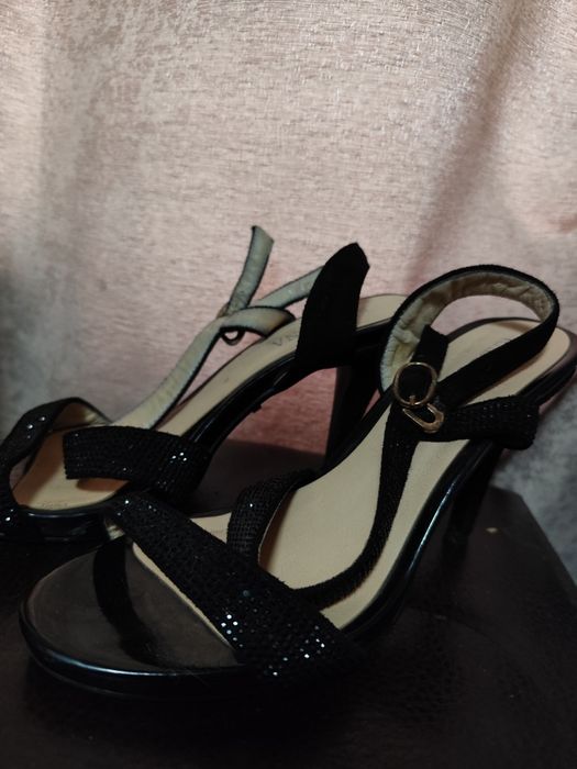 Продам туфли, одевались три раза