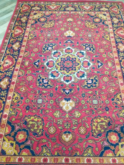 Хива гилами ва табуреткалар сотилади!