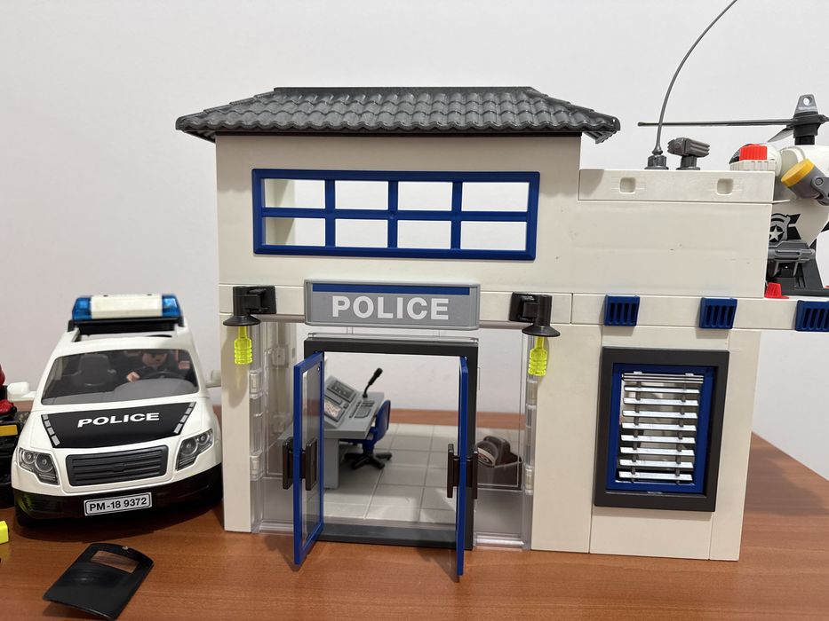 Lego-Playmobile- sectia de politie