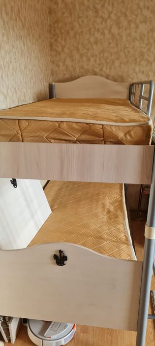 Кровать двухъярусная.