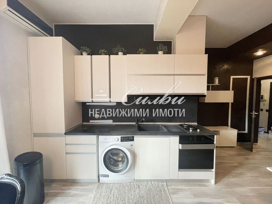 Дава се под наем Тристаен апартамент в Шумен, Томбул джамия - 80 кв.м за 459 € - Снимка #1