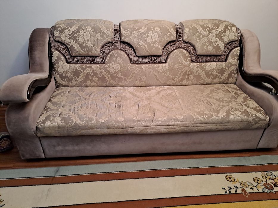 Продам диван с креслом в гостиную