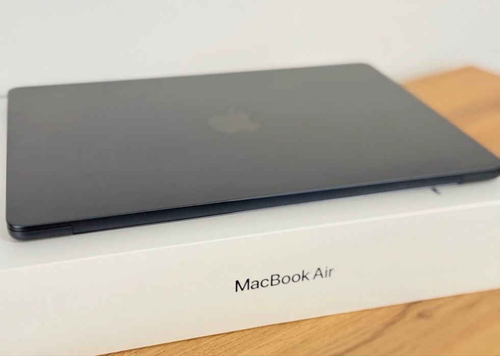 Apple Macbook Air M2 98% battery health