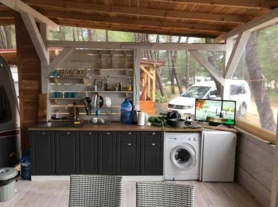 Каравана с навес къмпинг "Градина"