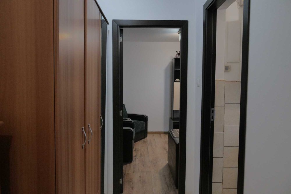 Inchiriez apartament cu 1 camera, hol, bucatarie si o baie situat in apropierea Vivo Mall Baia Mare
