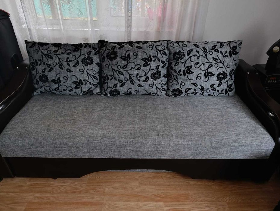 Canapea extensibila cu perne