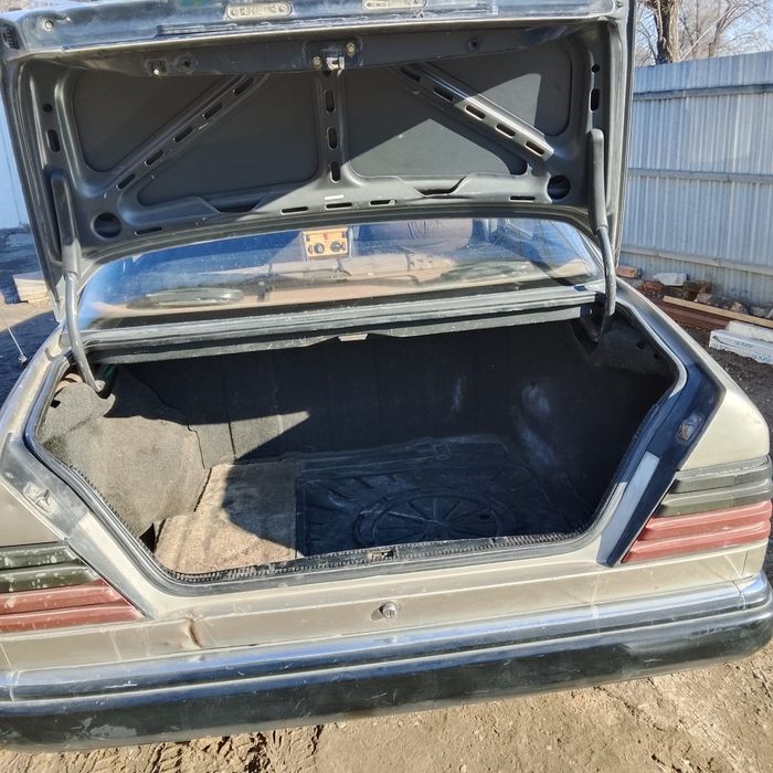 Mercedes Benz E 230 продам машину