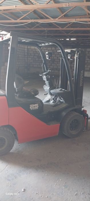 Вилочный погрузчик 2.5 тон Кара