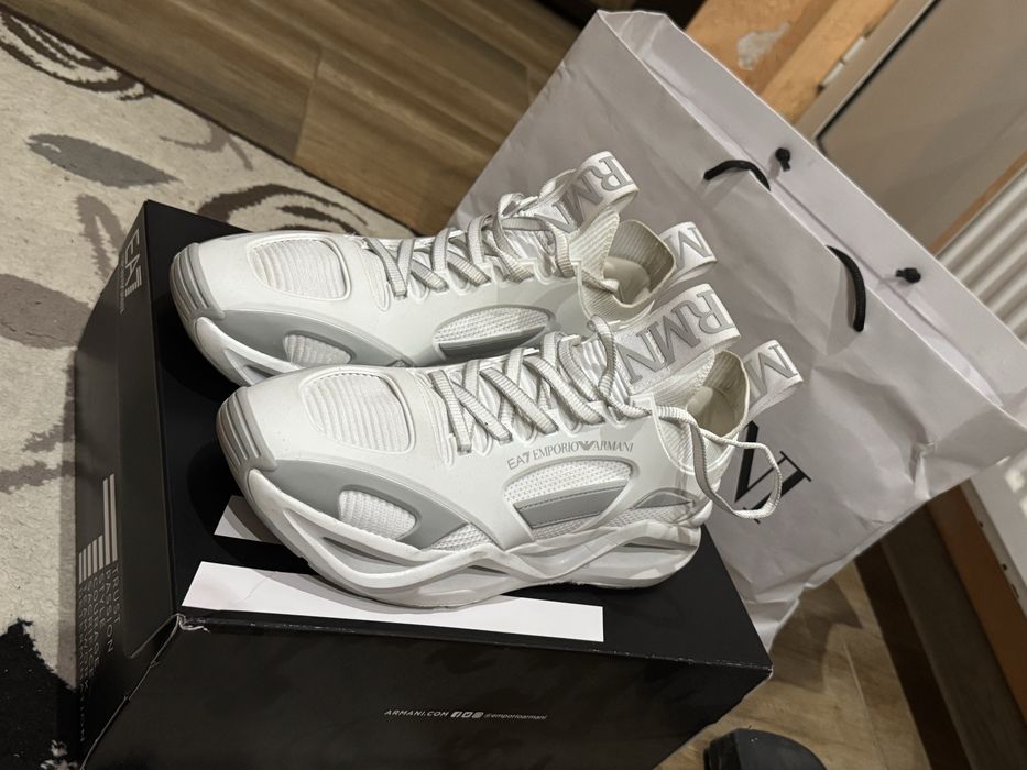 Armani 43 white може и бартер за нещо 42