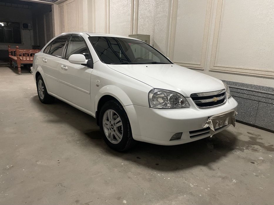 Lasetti 1.8 sotiladi narxini tepasida kelishamiz