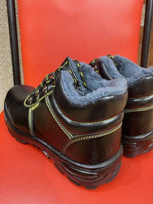 Рабочие зимние ботинки