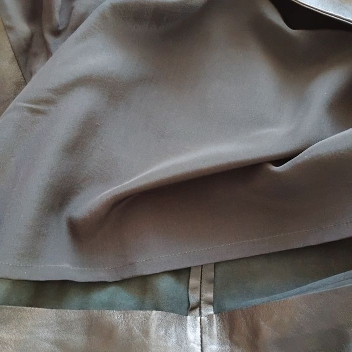 Миди черна пола от естествена кожа Guy Laroche 36