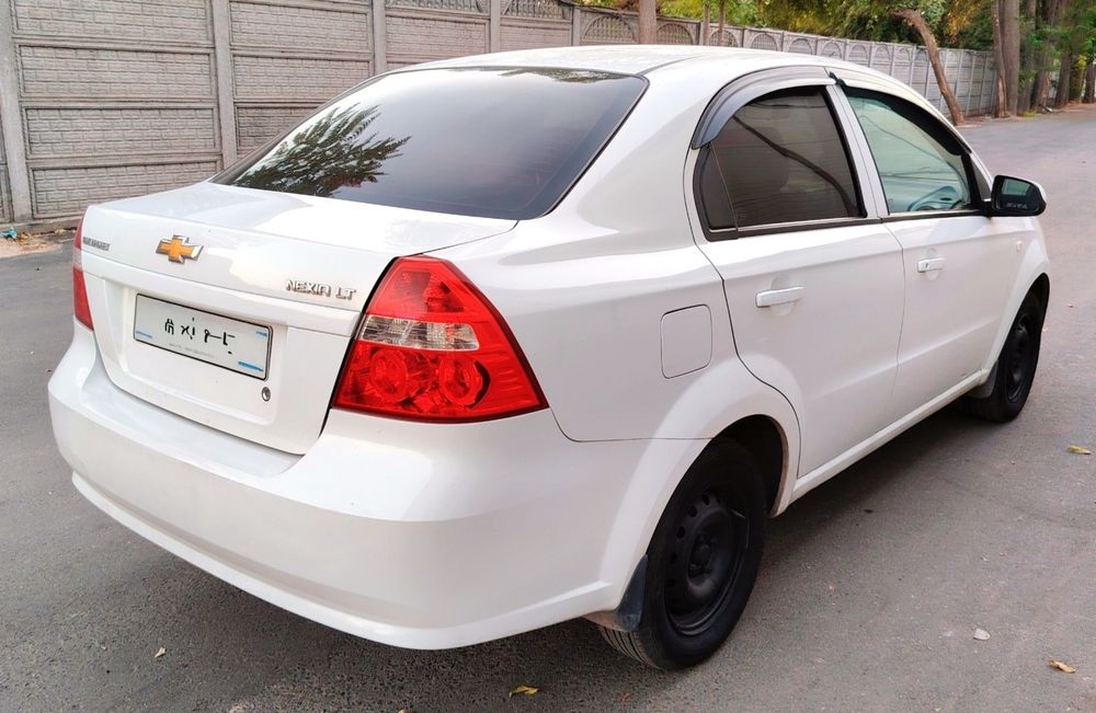 Avtomobil Nexia 3