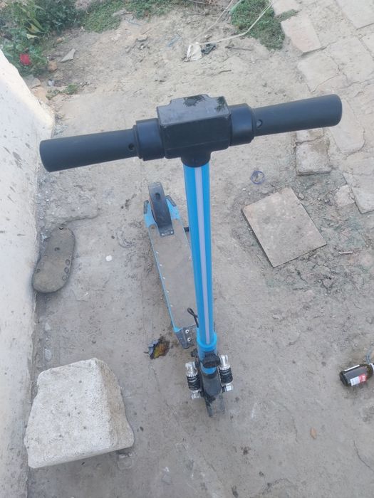 Vând trotineta electrica copii