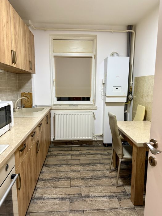 Inchiriez apartament 3 camere