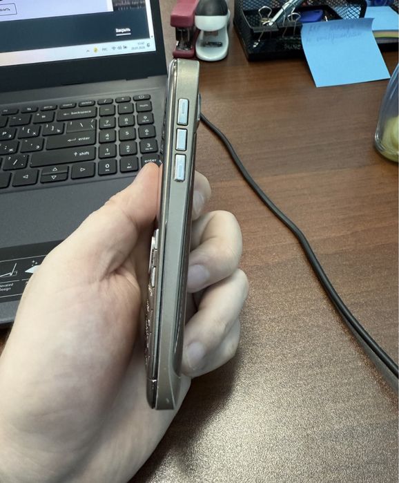 Продам легендарный Нокиа е72 в отличном состоянии