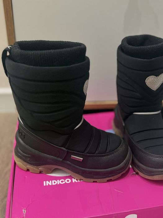 Продам дутики от indigo kids