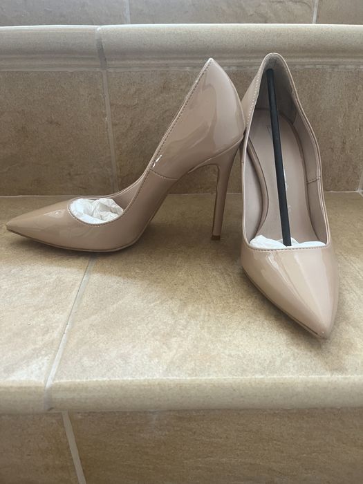 Pantofi superbi Nude din piele, NOI, marimea 36, 200 Lei