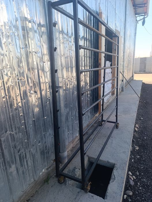 Stellaj vitrina klyonka uchun