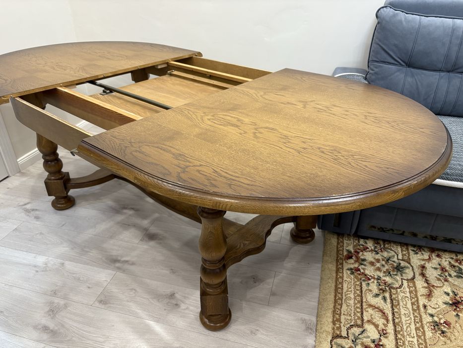 Стол дубовый в хорошем состоянии