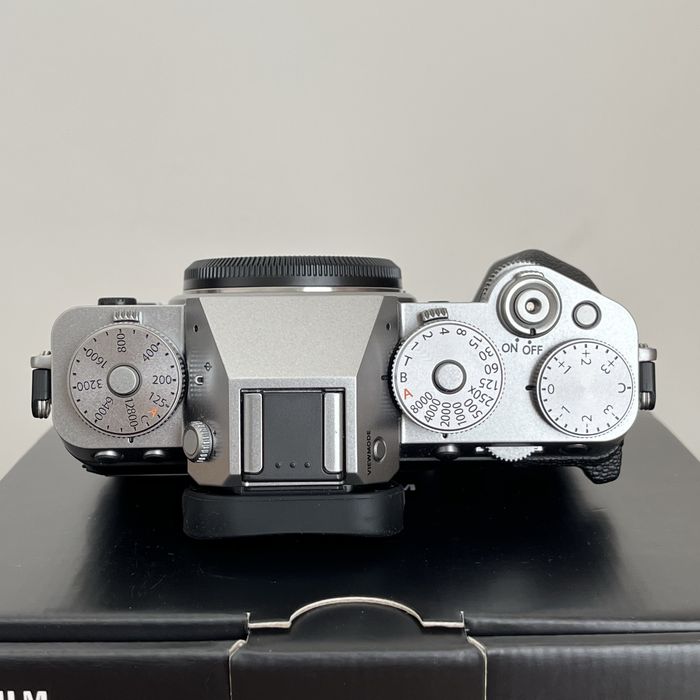Fujifilm X-T5 body, ca nou, 2925 cadre, full box