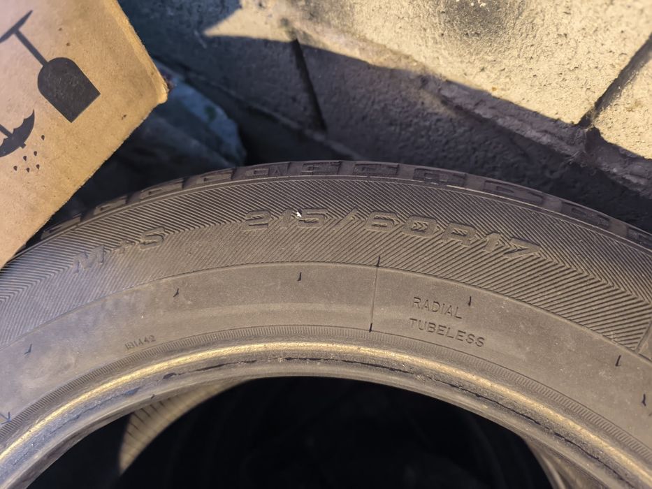 Продам резину 215/60 R17 всесезонка