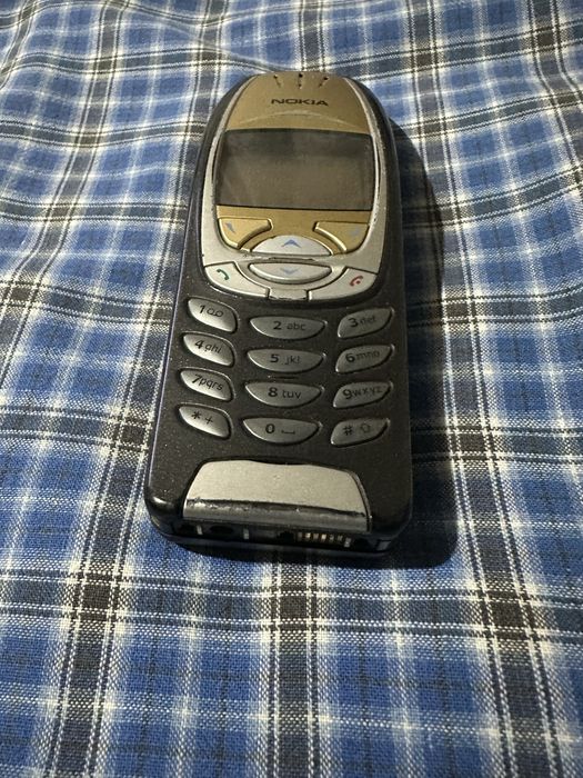 Продавам Nokia 6310i