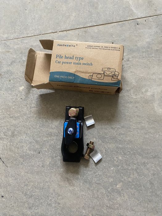 Comutator borna auto