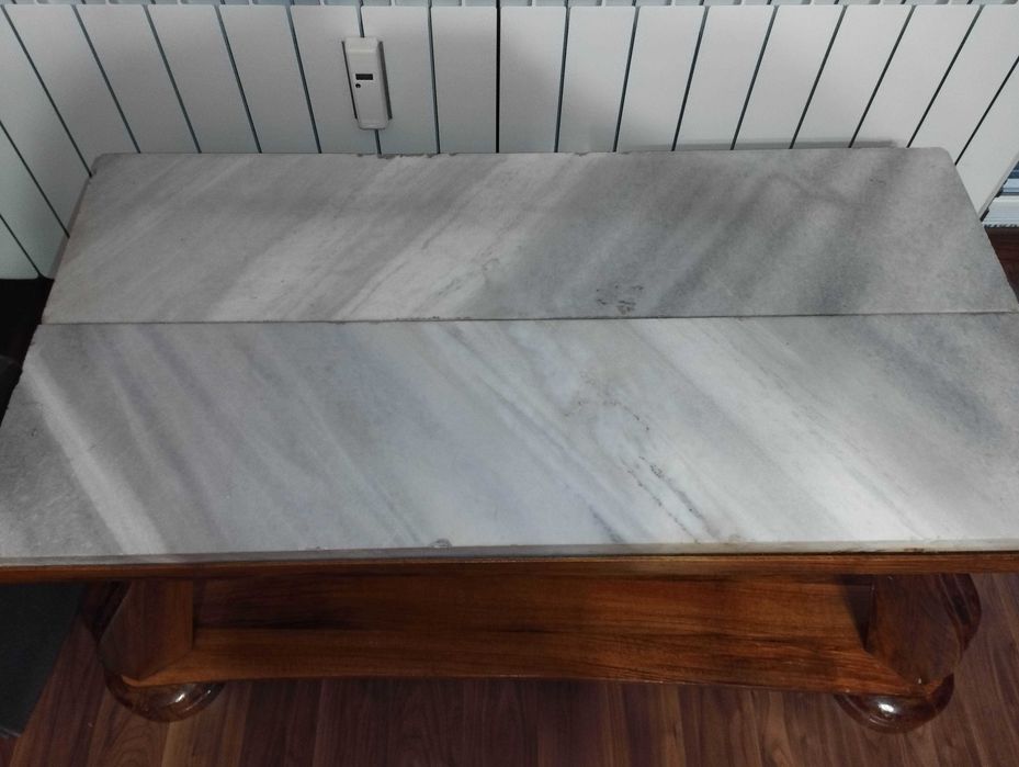 Холна маса с мраморен плот