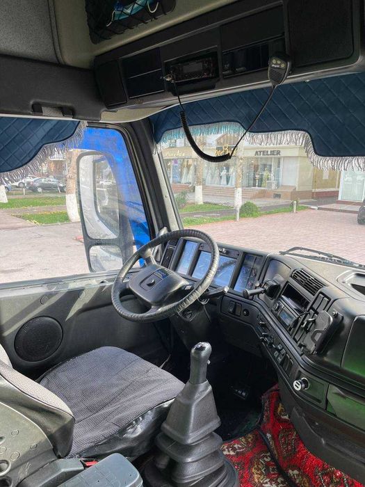 Volvo Вольво тягач 2000года