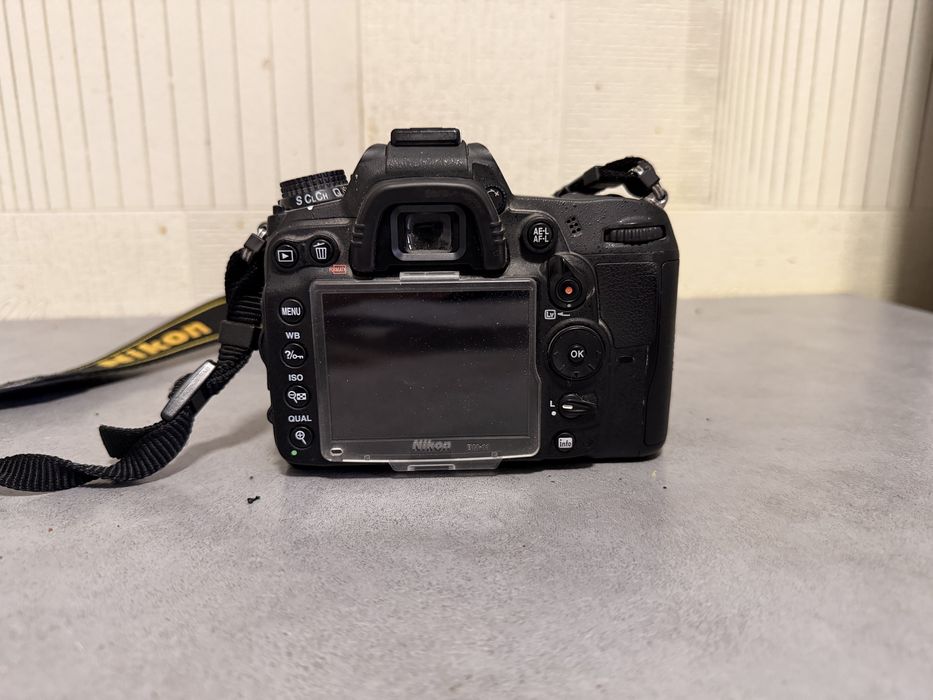 Продам фотоаппарат Nikon D7000