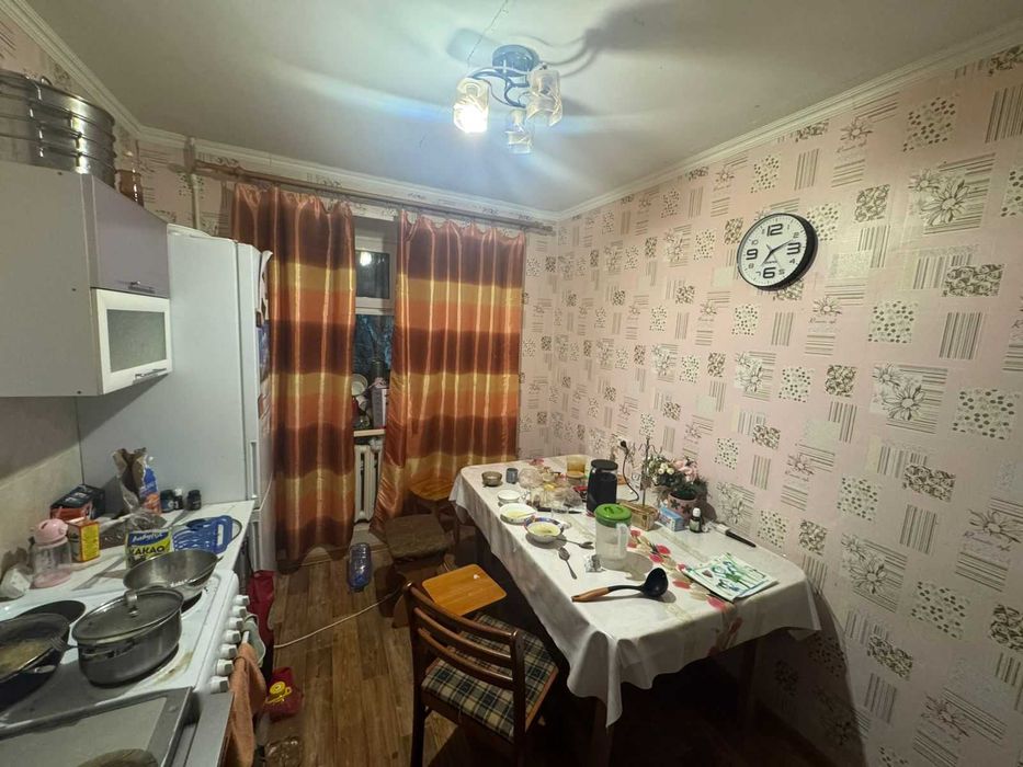 Продается  4-  комнатная квартира