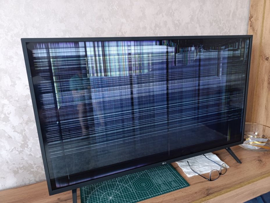 Продам телевизор б/у на запчасти