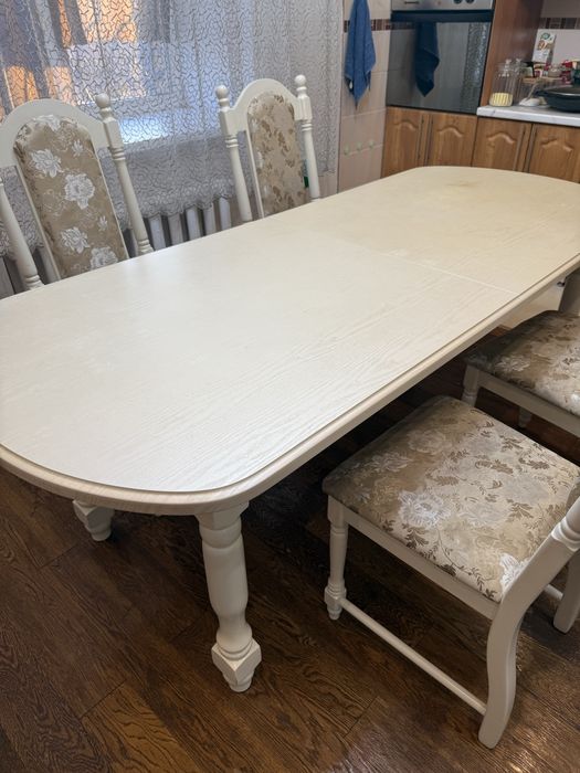 Продается стол со стульями