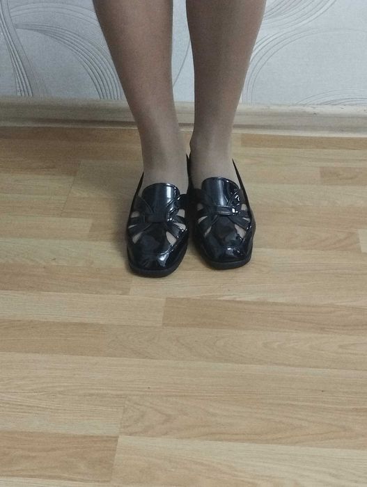 Новые модные женские лоферы.