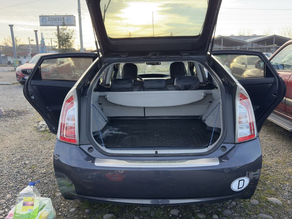 Toyota Prius Gen 3 full