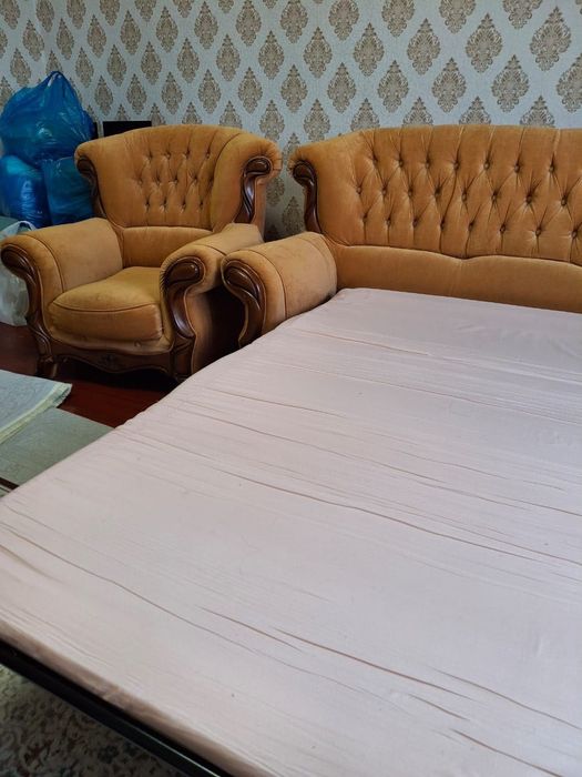 Диван в хорошем состоянии