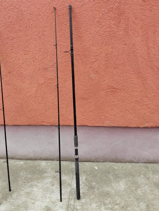 Vand 2 undițe de pescuit